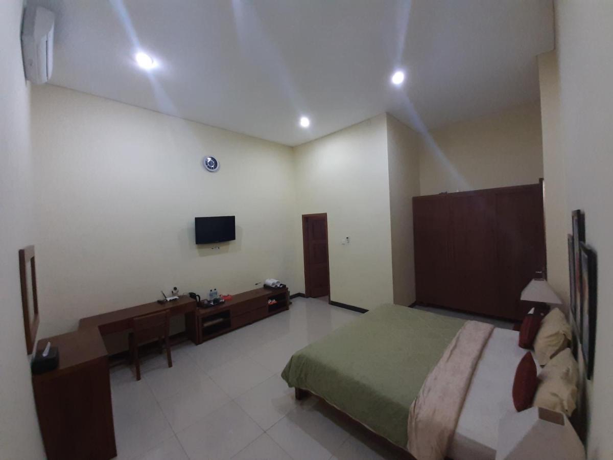Alloro Guesthouse Pacitan Exterior foto