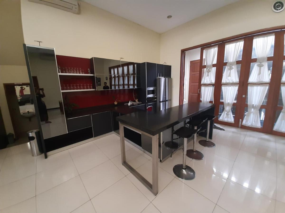 Alloro Guesthouse Pacitan Exterior foto