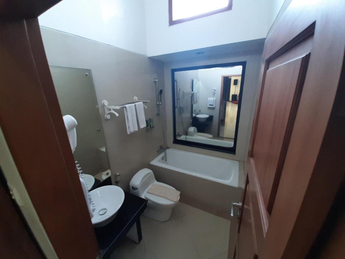 Alloro Guesthouse Pacitan Exterior foto