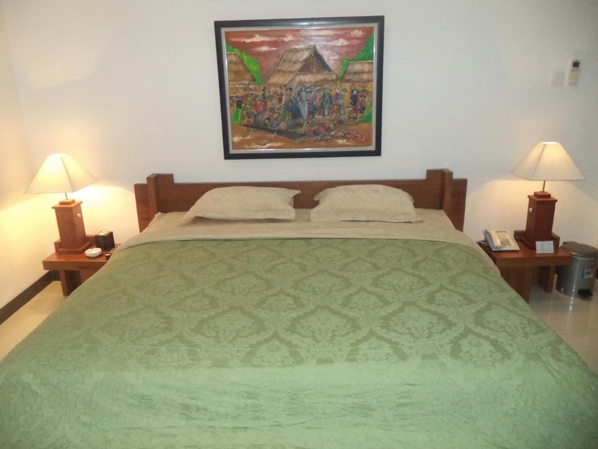 Alloro Guesthouse Pacitan Exterior foto