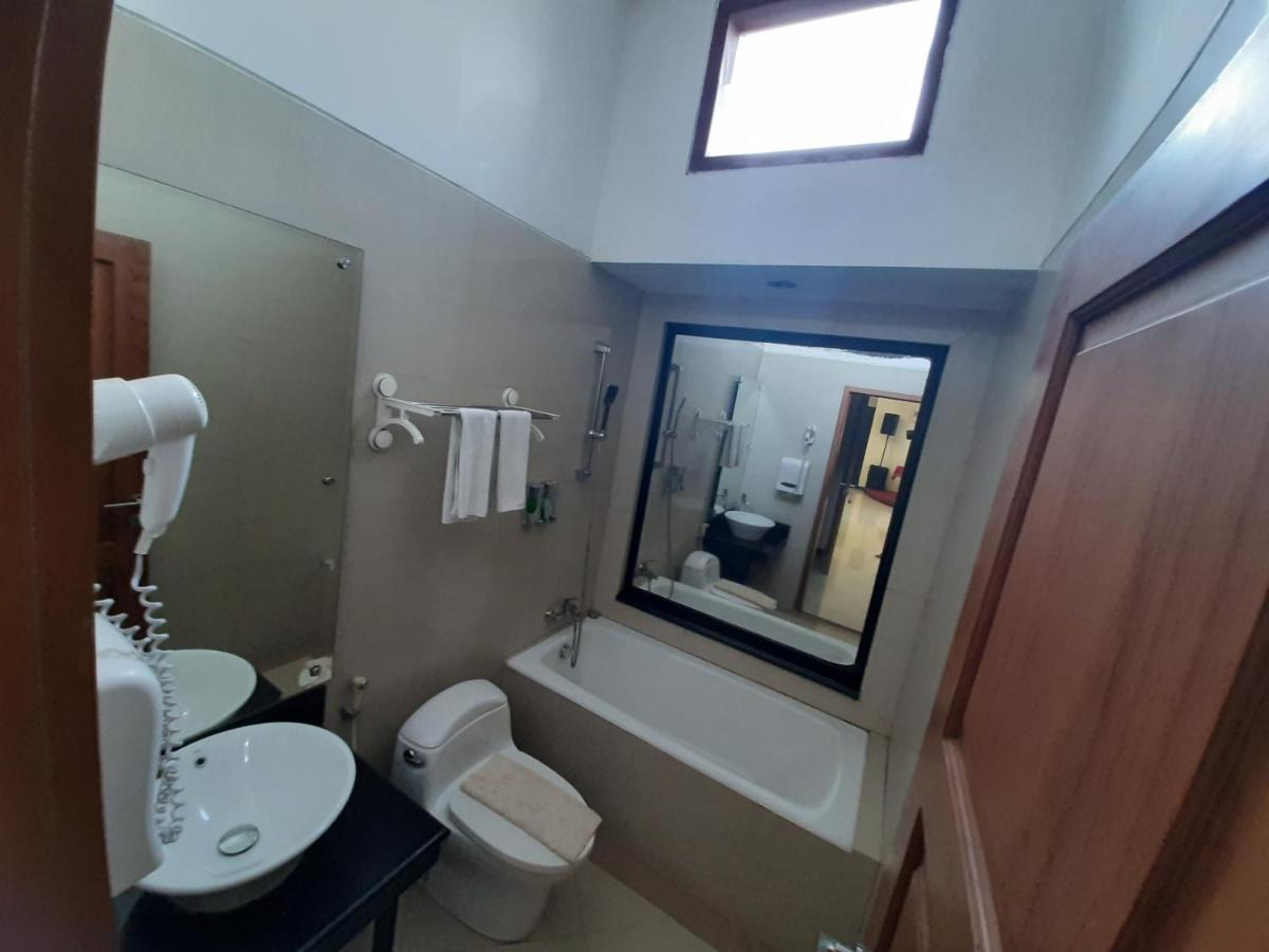 Alloro Guesthouse Pacitan Exterior foto