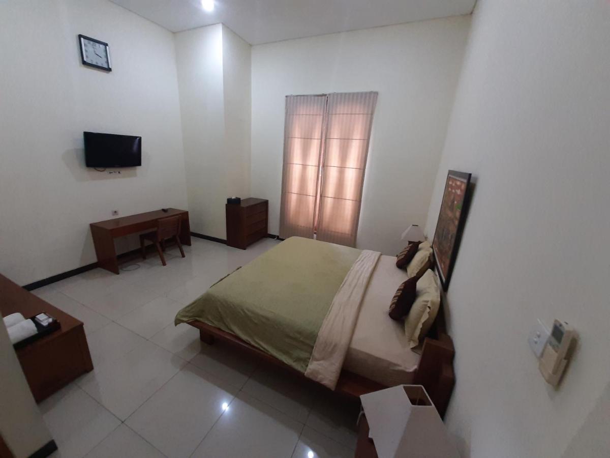 Alloro Guesthouse Pacitan Exterior foto